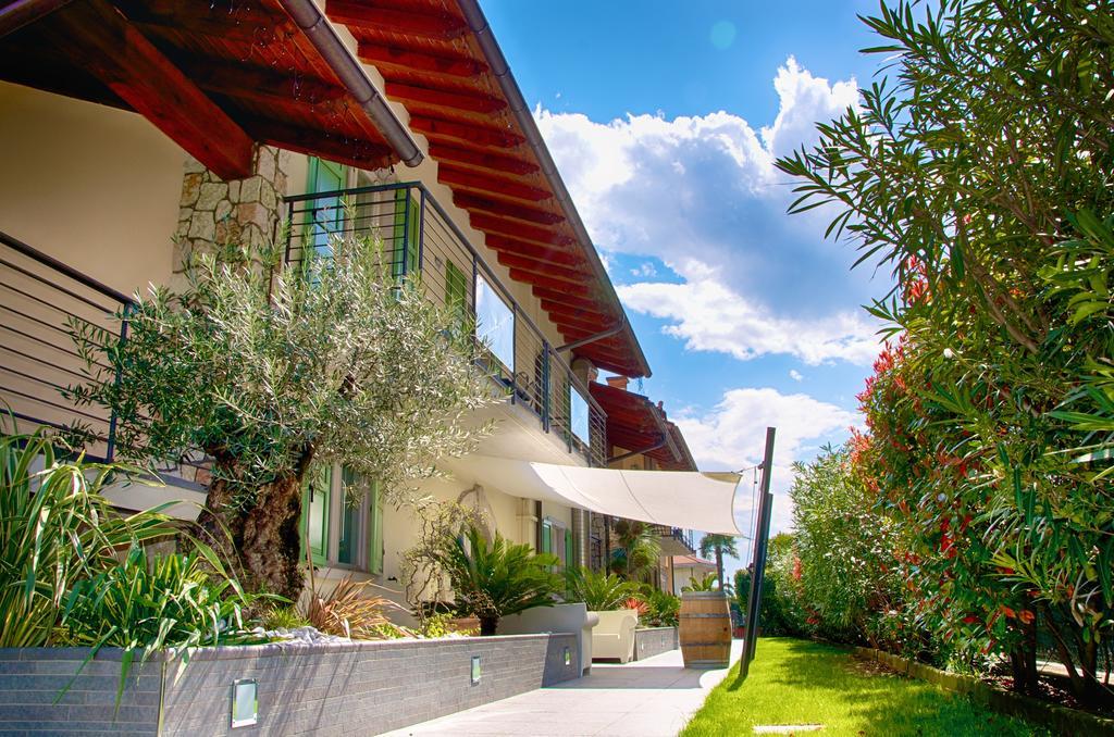 Residence Verdeblu Arco Bagian luar foto
